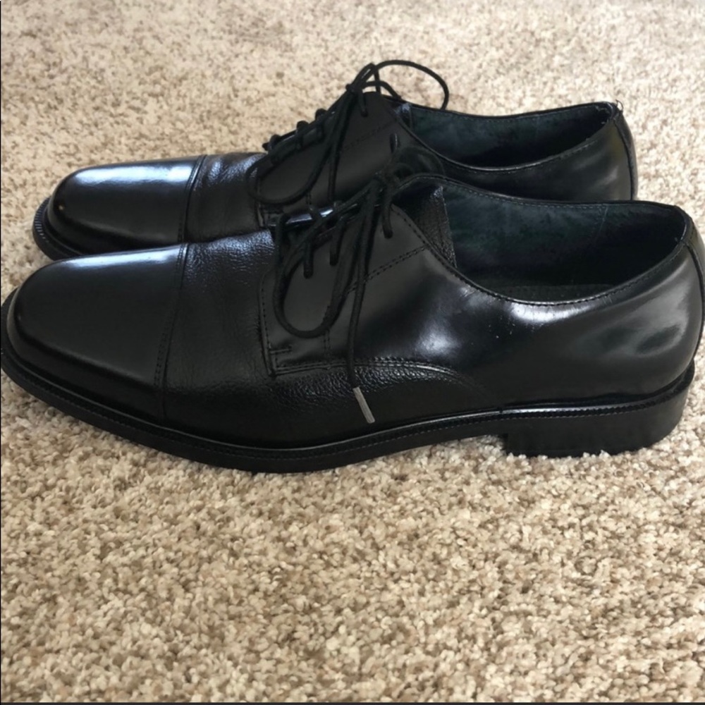 👞 FLORSHEiM, sz 8.5, Men’s black dress shoes.